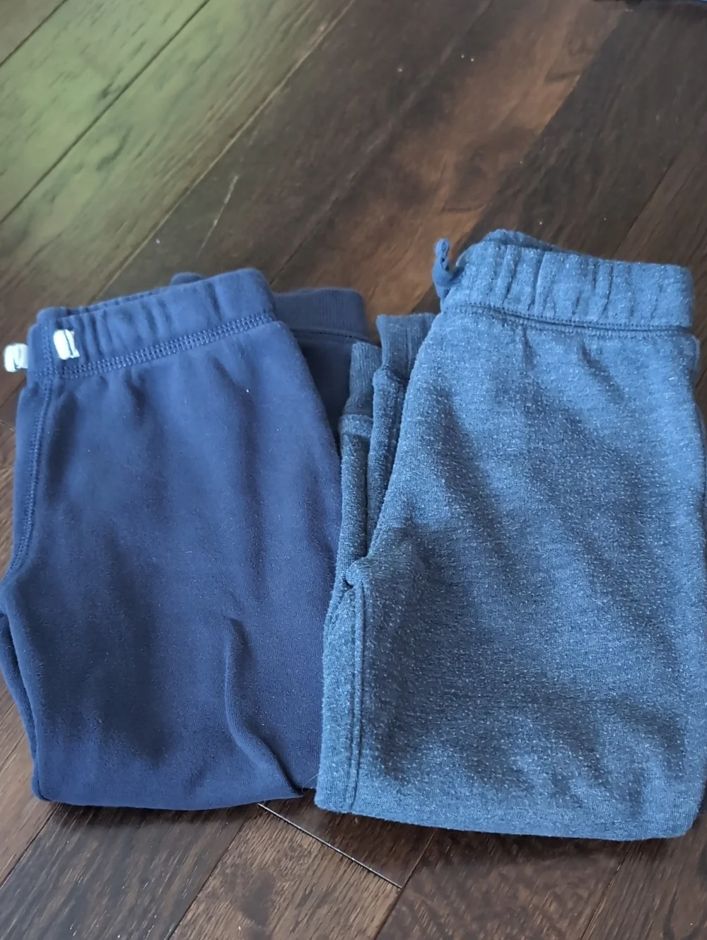 Bundle Of 2 VGUC Boys Jogger Sweatpants - 5t